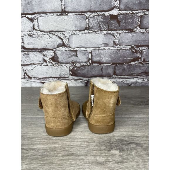 UGG Keelan Tan Brown Suede Sheepskin Lined Boots Toddlers Kids Size 1M US/16EU - Picture 4 of 16